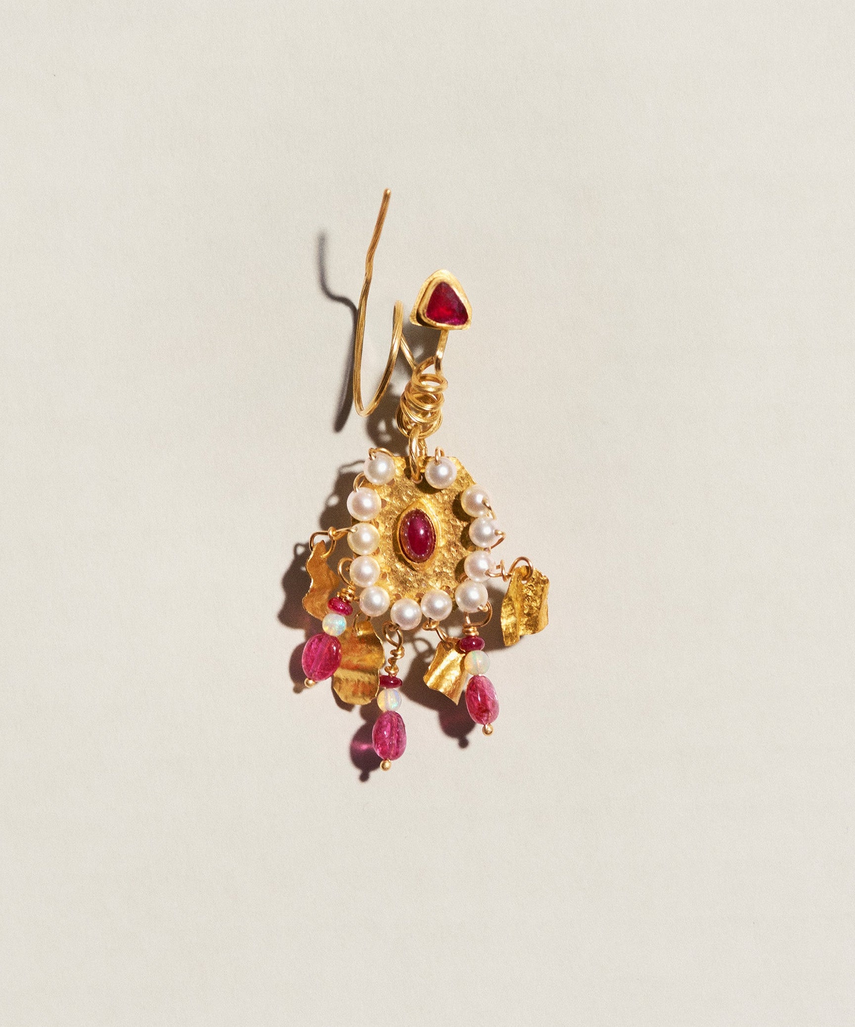 MIDDLE NARCISSUS RUBY EARRING