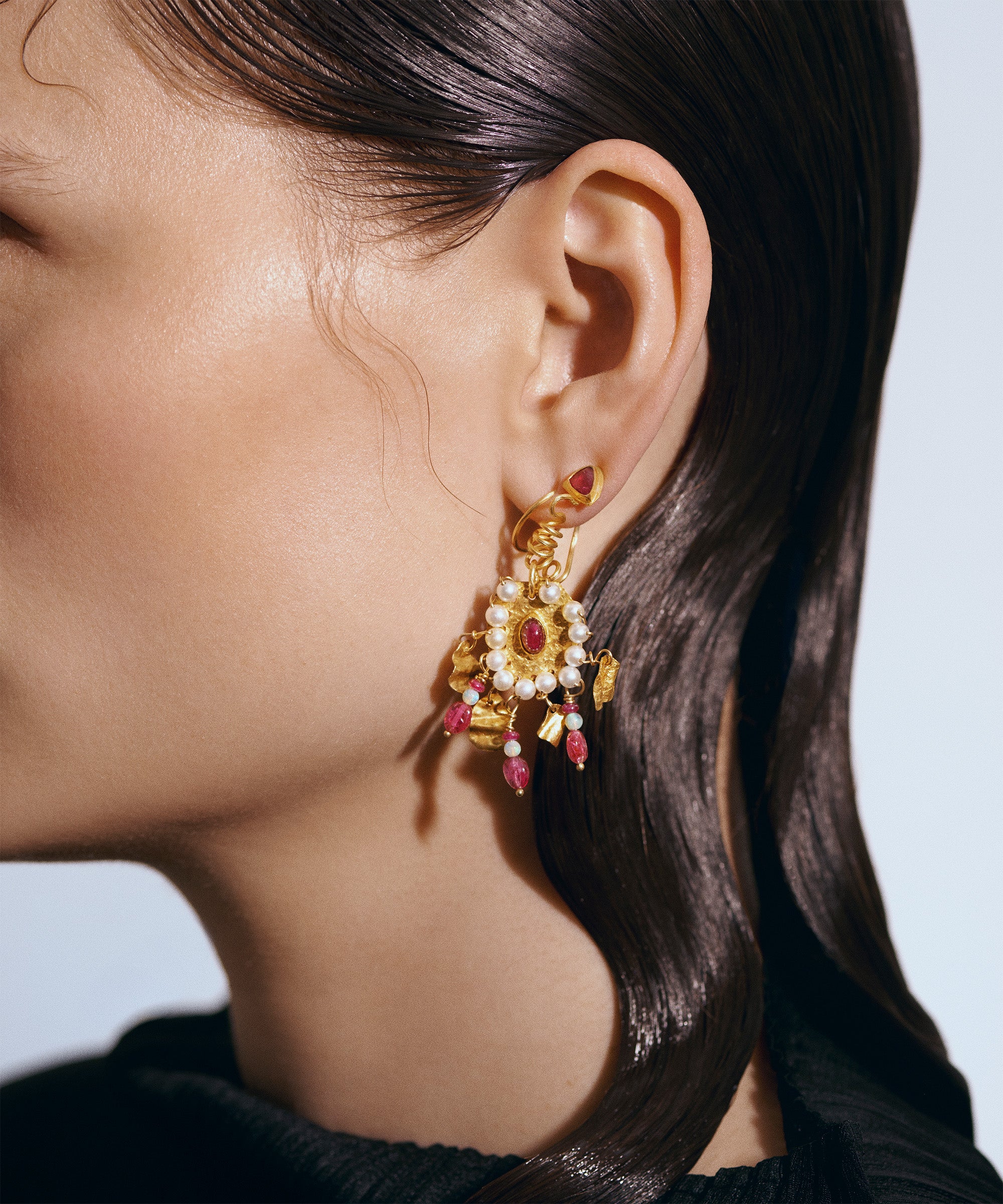 MIDDLE NARCISSUS RUBY EARRING