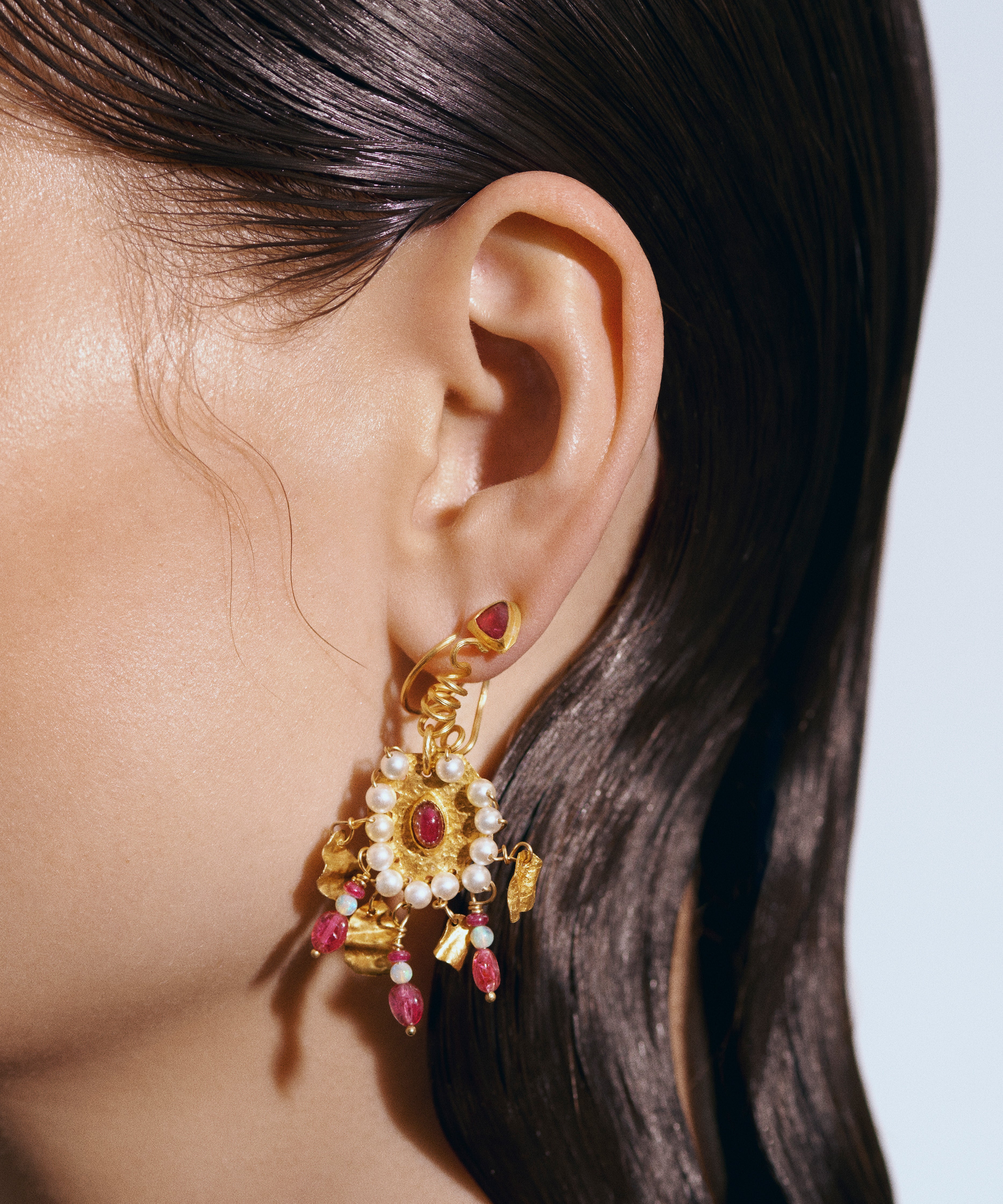 MIDDLE NARCISSUS RUBY EARRING