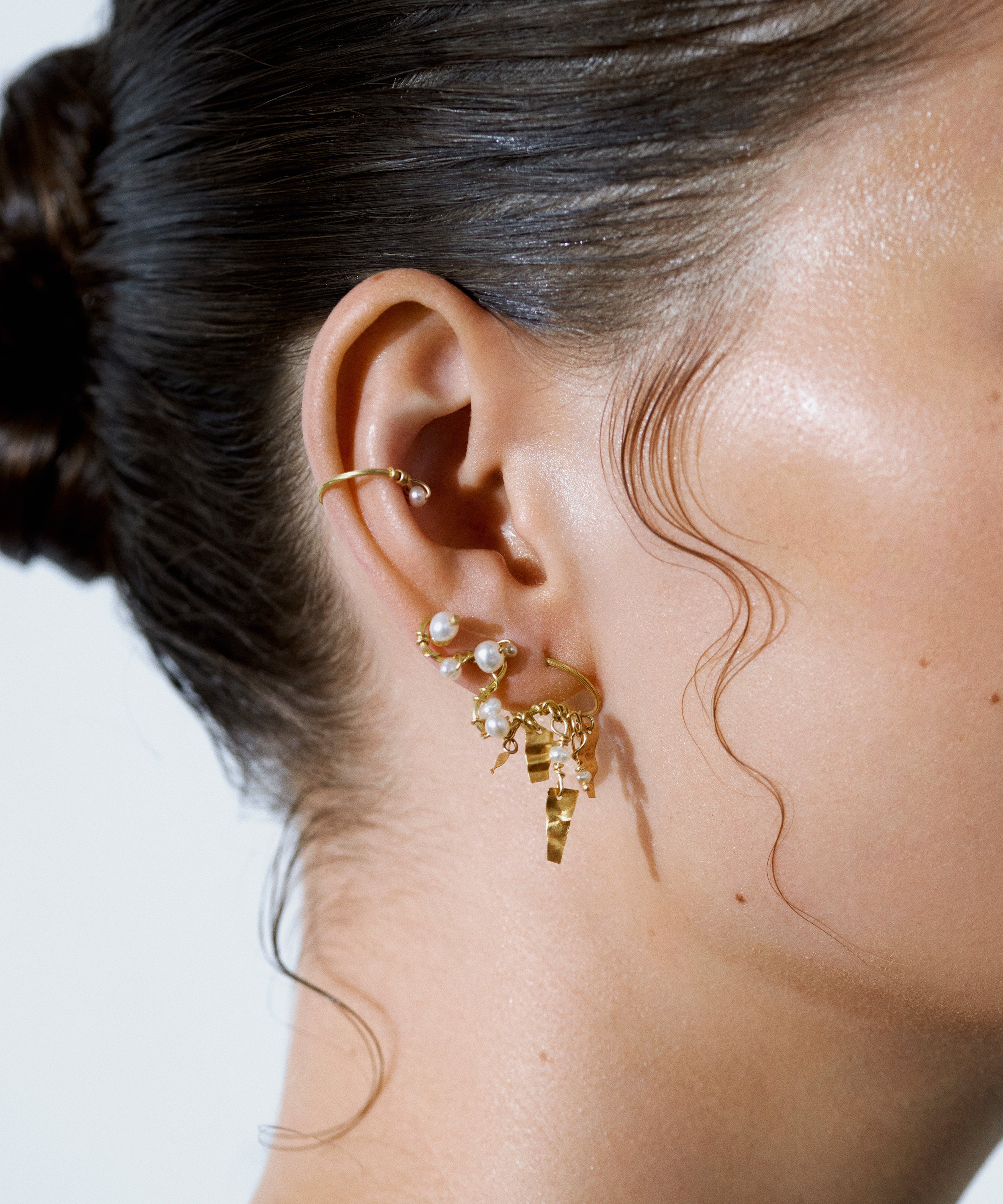 MIDDLE DAPHNE EARRING