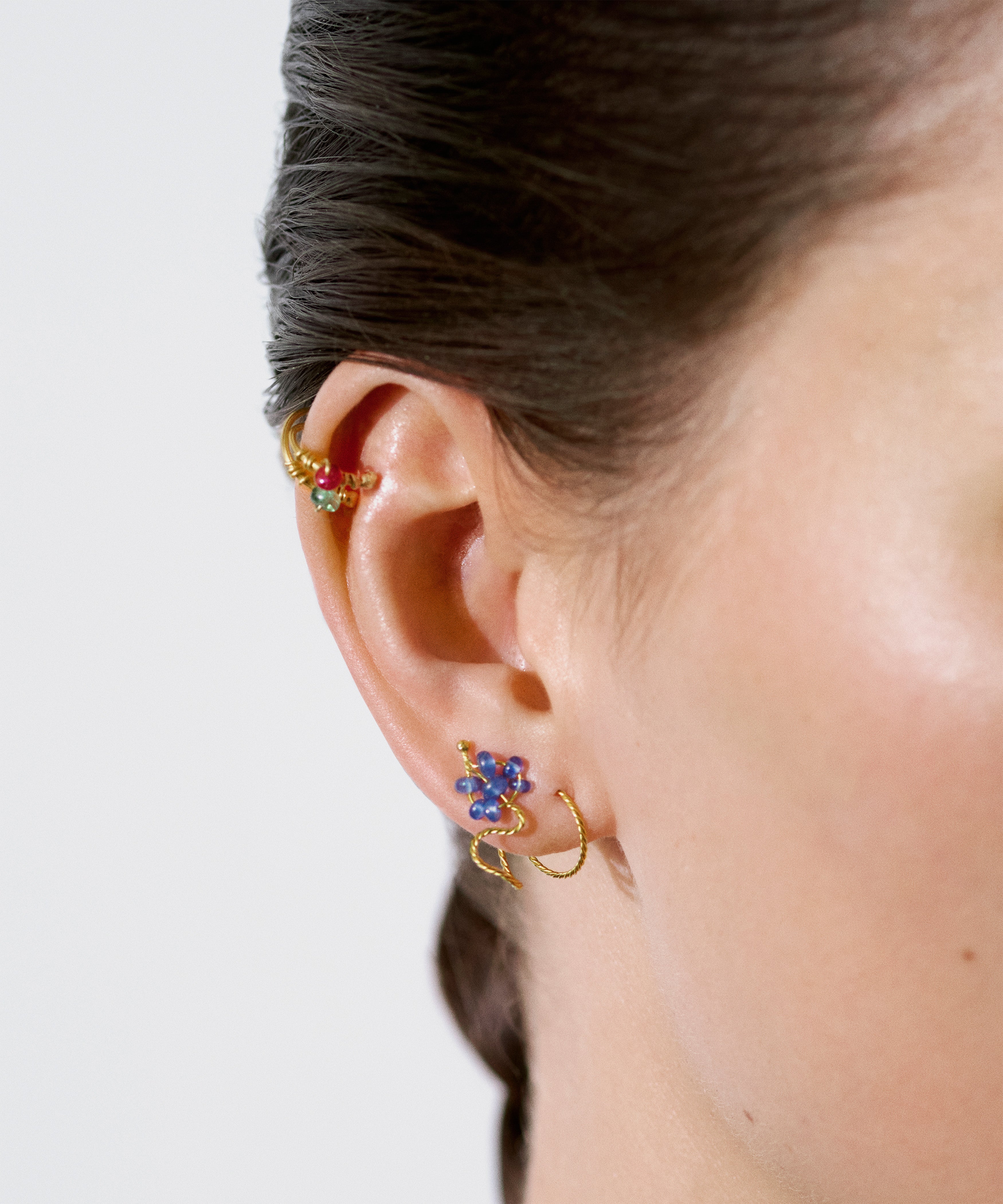 MIDDLE IRIS EARRING