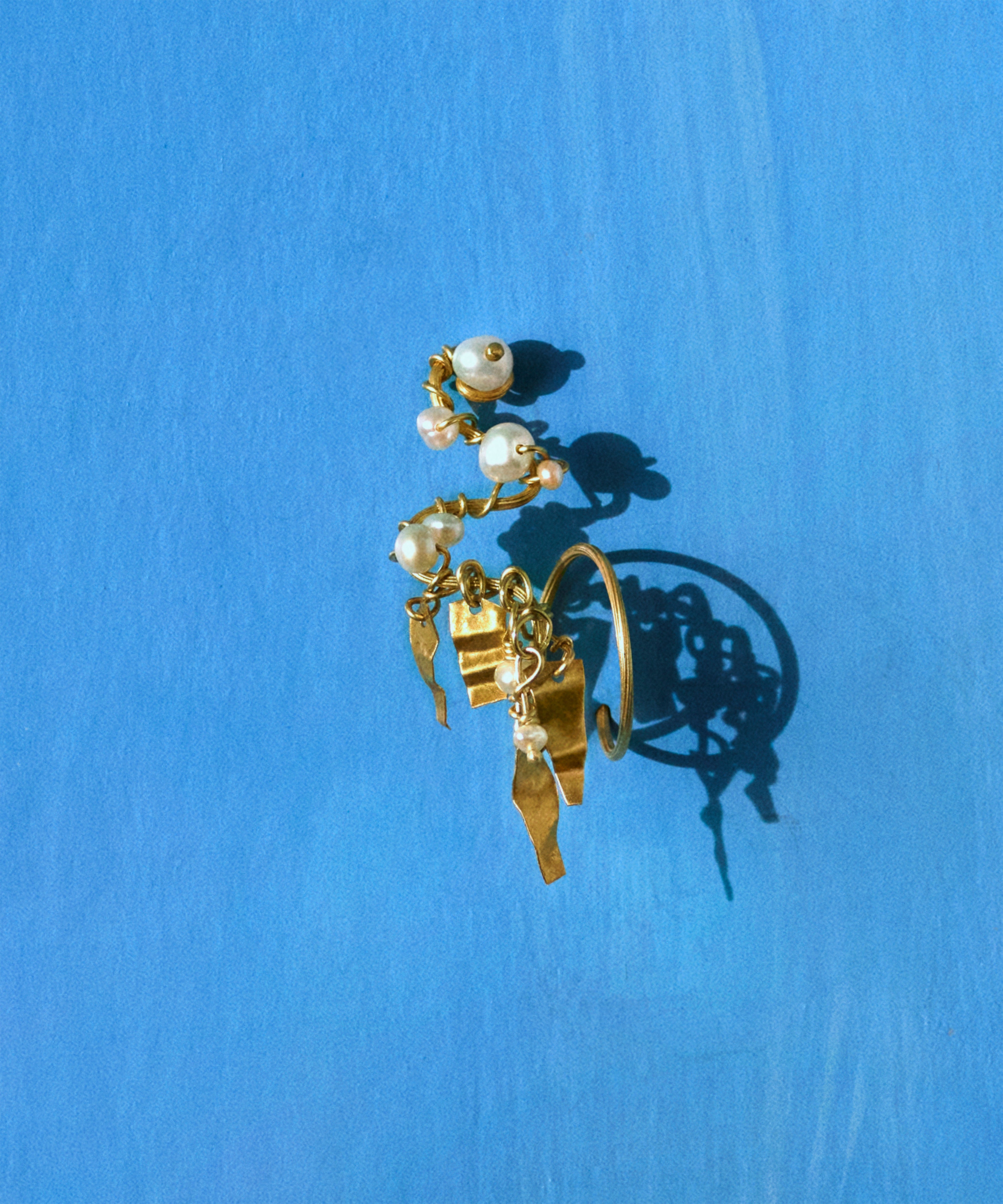 MIDDLE DAPHNE EARRING